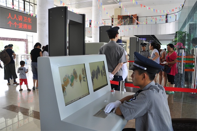 長(zhǎng)途汽車站安檢機(jī)守護(hù)每一位旅客安全